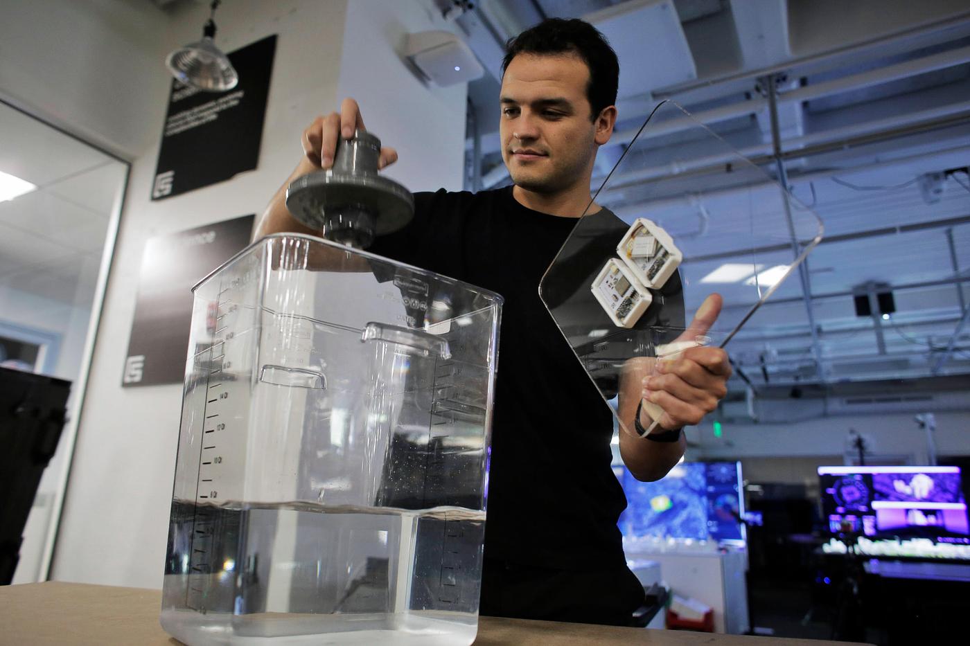 Andrés Rico | MIT Technology Review's Innovators Under 35: Latin ...
