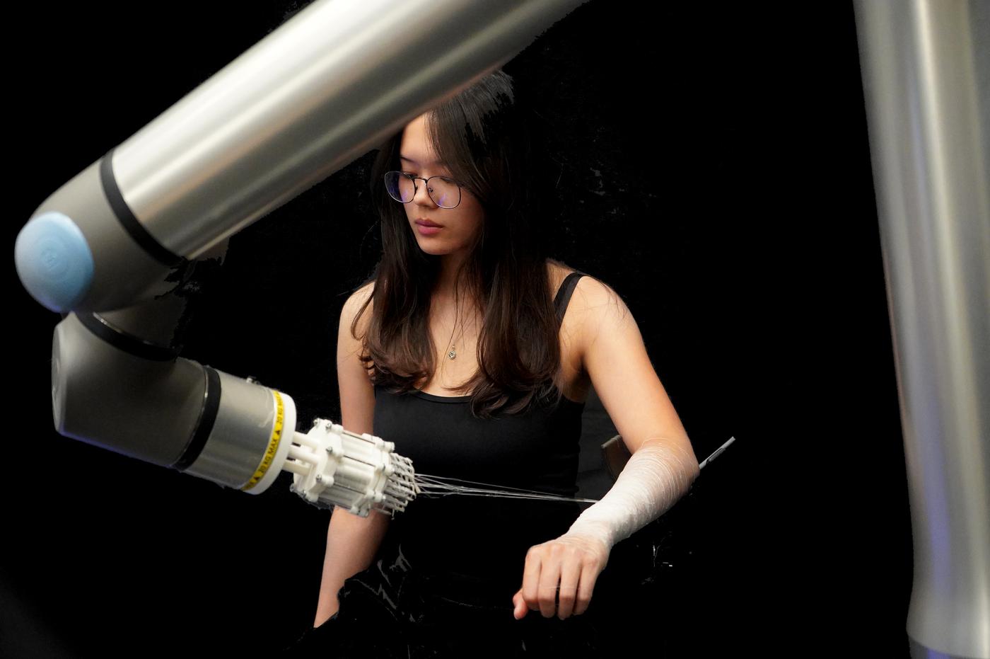 Overview ‹ InSituWear: On-body Robotic Fabrication of Textiles — MIT ...
