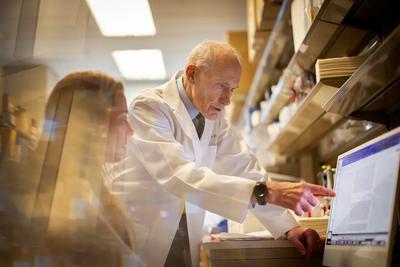Dr. Carl June reviews results in his Penn lab